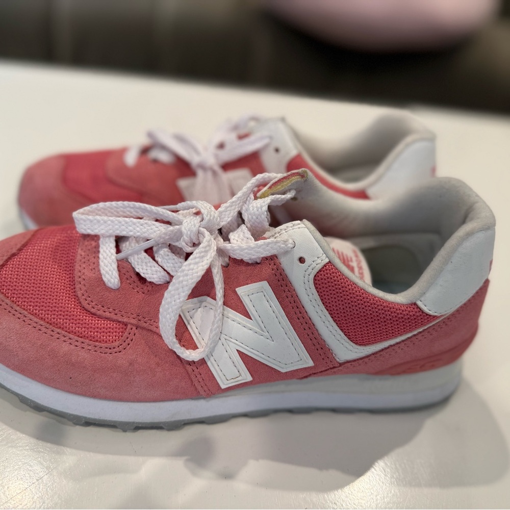New Balance Women' Pink Sneakers